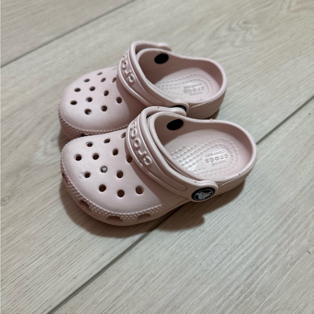 CROCS Kids Classic Clog in Light Pink